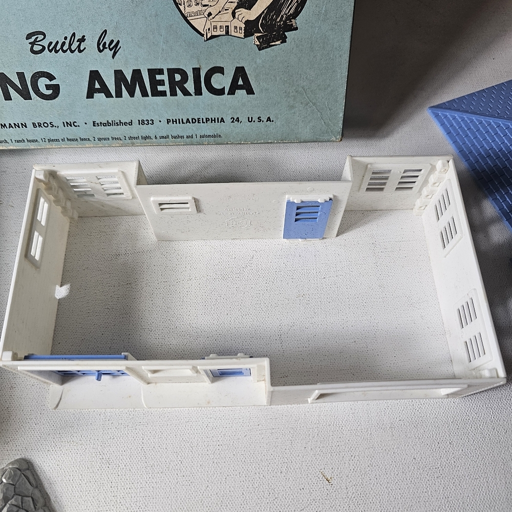 Plasticville USA Young America CH-9 Community Church Set with Ranch House - Picture 9 of 15